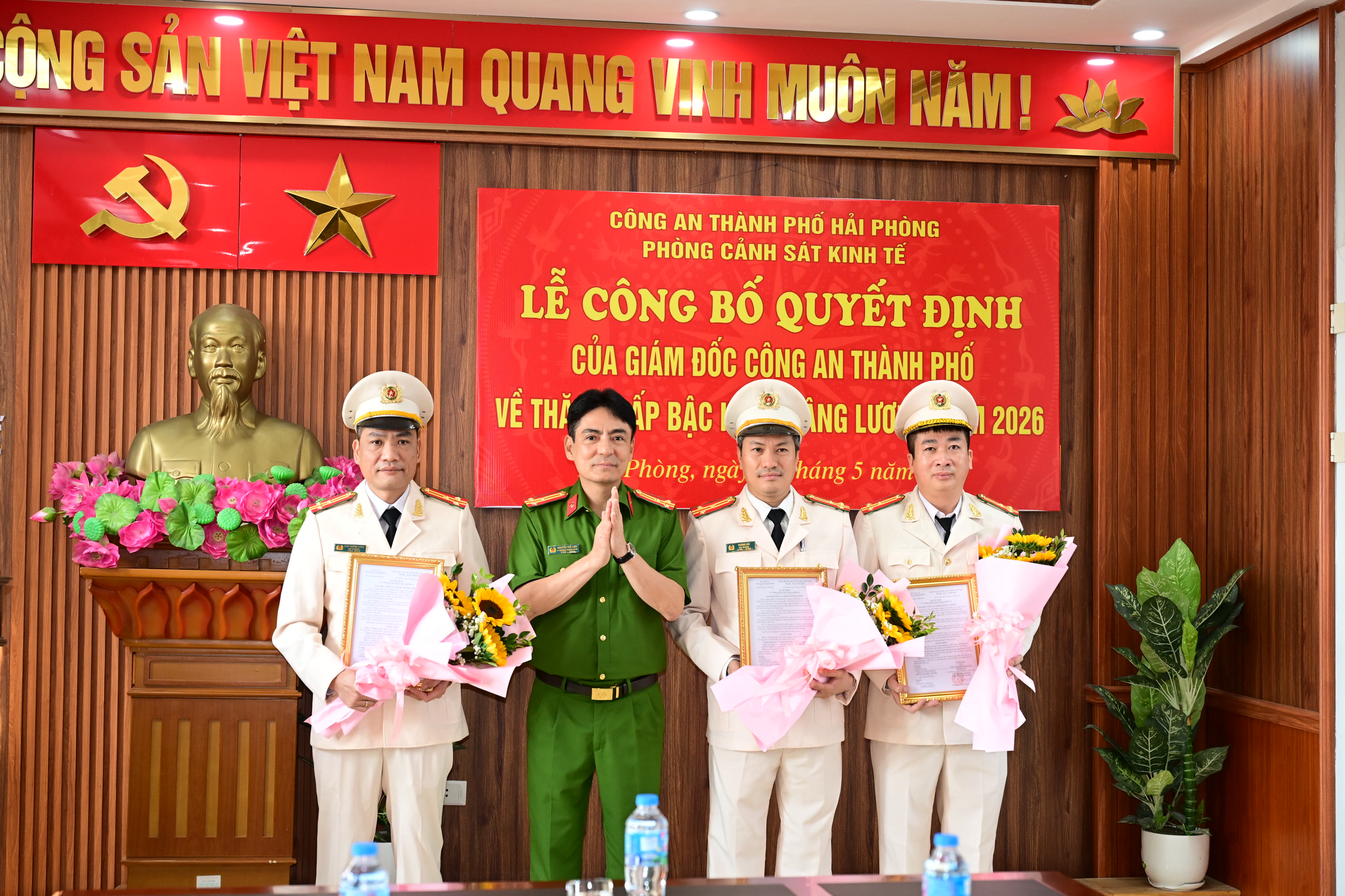 Phòng Cảnh sát kinh tế: Công bố quyết định thăng cấp bậc hàm sĩ quan nghiệp vụ